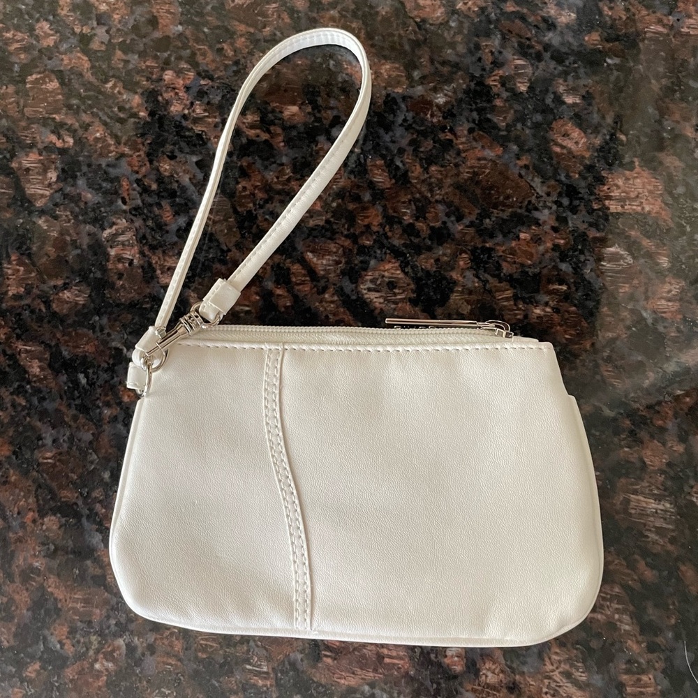Ladies faux leather wristlet